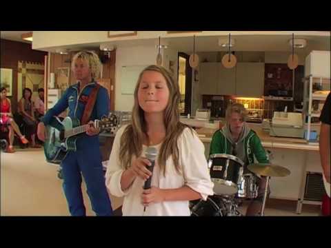 download lagu mp3 mp4 Mimmi Och Mojje P Turne, download lagu Mimmi Och Mojje P Turne gratis, unduh video klip Mimmi Och Mojje P Turne