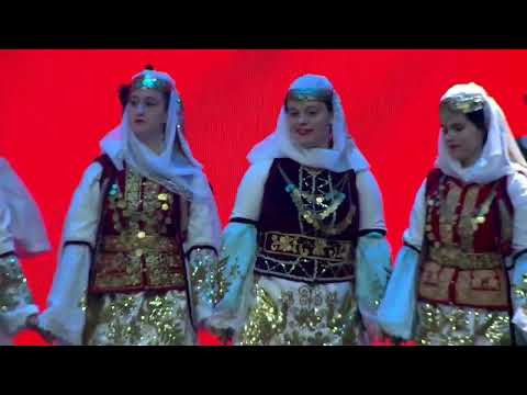 Grupi i të rinjëve Dropull - Valle Dropullite