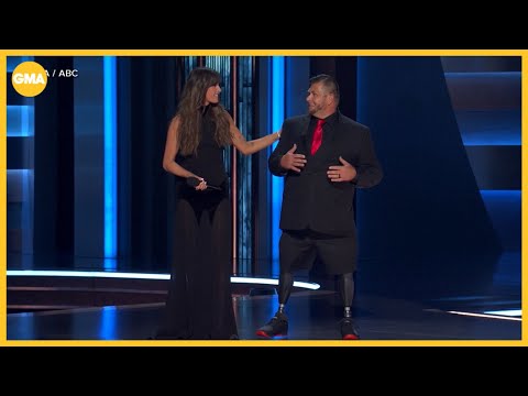 Honoring a veteran at the CMA Awards