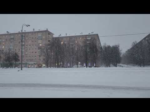 Москва. Ленинский проспект во время снегопада. Январь 2023 года.
