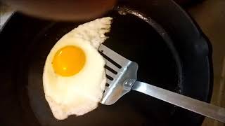 Flip a fried egg the easy way