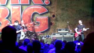 Mr. Big w/Paul Gilbert guitar solo into "The Monster in Me"