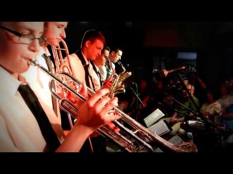 Twist and Shout (Bull's Head)