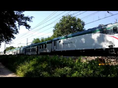 REGIONALE DI TRENORD CON CARROZZE A PIANO RIBASSATO TRANSITA A LENTATE. (Monza) 7 - 7 - 2017
