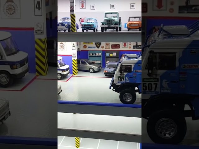 Vídeo relacionado con Diorama 1/43 Modelo de garaje LED Estacionamiento Taller Escena Vitrina