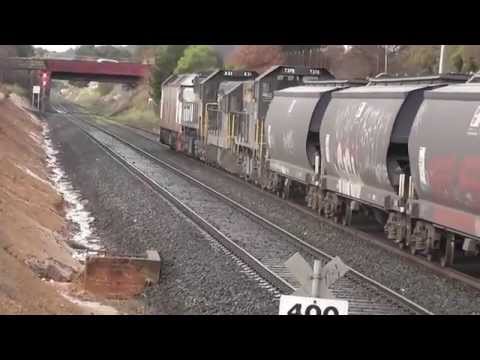 Australian Trains Grain Trains through Ballarat Victoria Australia - Eisenbahn / Treno / Trein