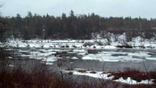 preview picture of video 'Along the Miramichi River March 30,2010 Ice going out.'