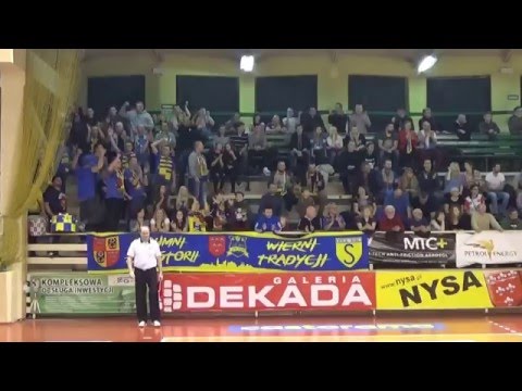 Kibice Stali Nysa pod koniec meczu z Energą Ostrołęka