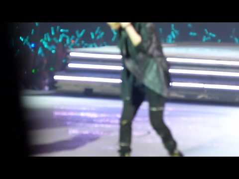 110910 Shinee World Concert SG- Flying Jonghyun
