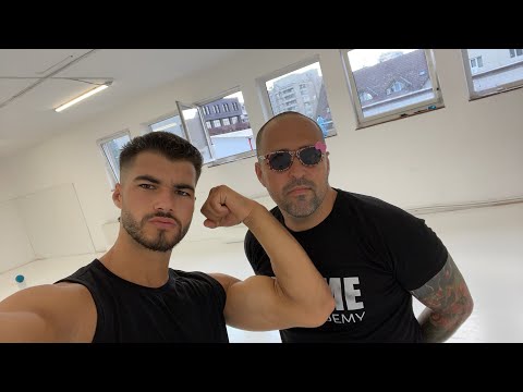 WHO ARE YOU ENTERING THE RING FOR?!