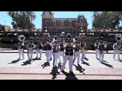 The Disneyland Band plays Friend Like Me from the Disney Classic Aladdin #disneyland #disneymusic