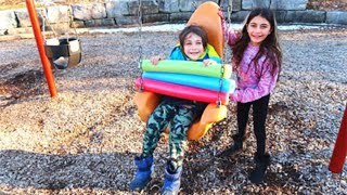 Download lagu Heidi helps Zack at the playground! It is important to play with children! mp3