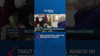 Download lagu Takut Jarum Suntik, Wanita ini Menangis Saat Divaksin mp3