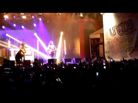 Chris Medina Live at The Voice [Ung08] 2011