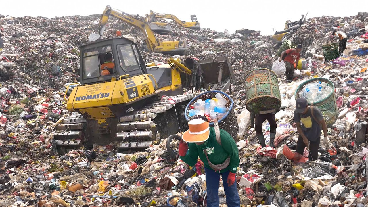 Dumping & Processing Tons of City Trash in World’s Biggest Landfills