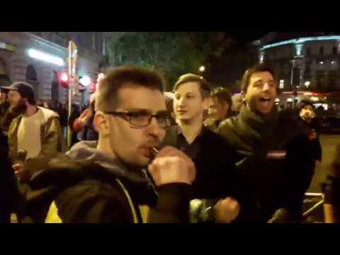 Spontán fesztiválhangulat az Oktogonon, az április 12-i tüntetésen