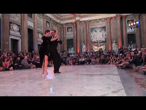  Fausto Carpino  and  Stephanie Fesneau  are  dancing  to  the  vals  "  El aeroplano  "  by  Juan D'Arienzo  at  Genova Festival Bravo  in  2018