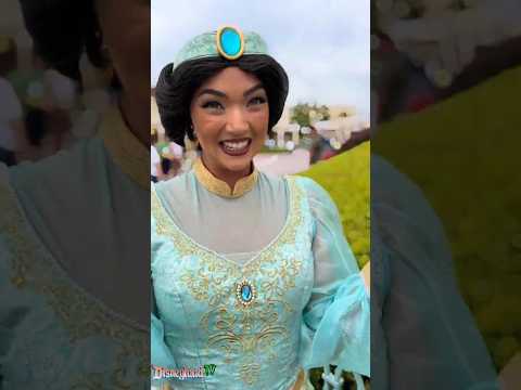 You Won’t Believe What Princess Jasmine Asked This Guest… 🧞‍♀✨#jasmine #aladdin #disneyland