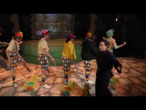 Make Way For Ducklings Clip 4/4
