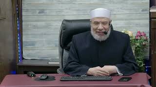 مد الأيدى للمصافحة بعد التسليم من الصلاة image