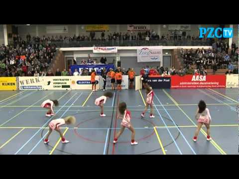 RIA W. pakt eerste soccertitel