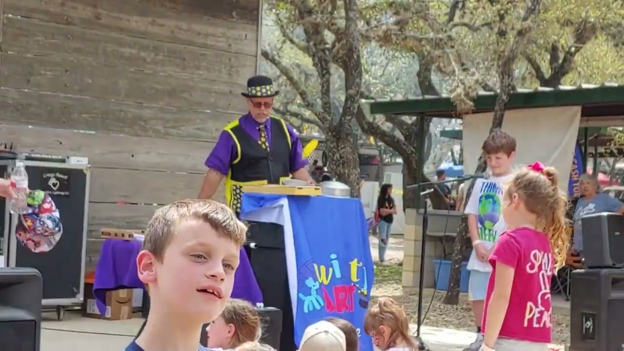Promotional video thumbnail 2 for Twisty Art Entertainment-Balloons, Magic and More!