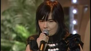 Björk - Generous Palmstroke - live on News23, Japan (2002) HQ
