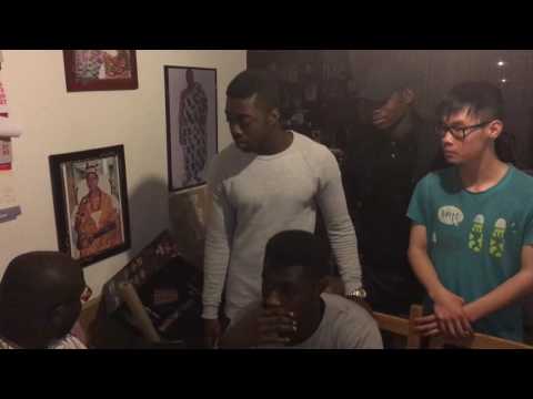 Uncle D wird beim Hausaufgaben machen gestört