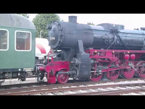 Dampflok wird ab und angekoppelt