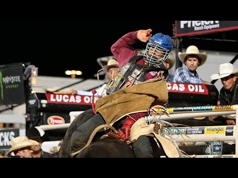 WINNING RIDE: Mike Lee puts up 85.25 points on Jet Airliner (PBR)