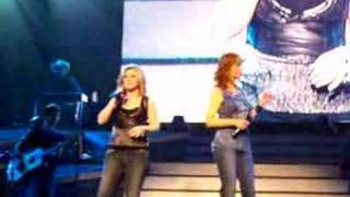 Kelly &amp; Reba - Sleeping With The Telephone Intro &amp; Clip