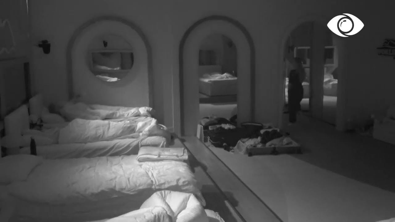 Olta zgjon Kristin: Të kanë hedhur këpucët në pishinë