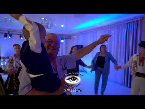 Formația Hora Prutului cu o suită de melodii și dansuri.