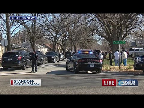 Police in standoff near downtown Wichita