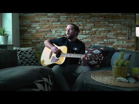HomeKulturWörgl - Stefan Ringler spielt und singt den Song "Time Stands Still"