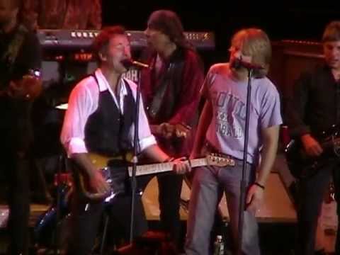 Bruce Springsteen, Jon Bon Jovi & Friends - (What's So Funny 'Bout) Peace, Love, and Understanding