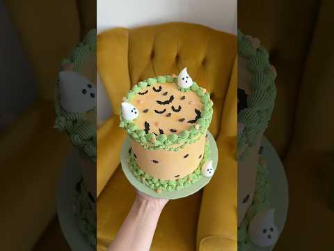 Decorate a spooky cake with me✨🦇🎃👻