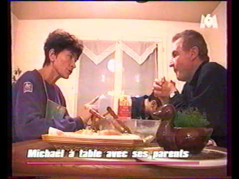 Boite à images - michael à table avec ses parents