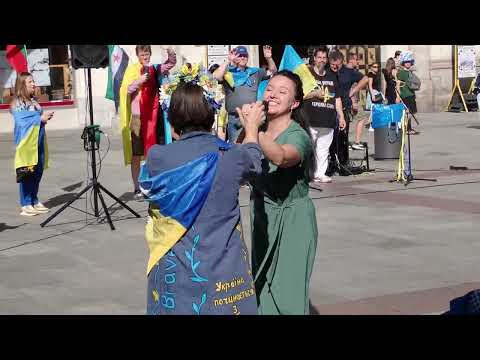 Lenara Osmanova - singing for Ukraine defense against Russia at Munich Ukraine rally
