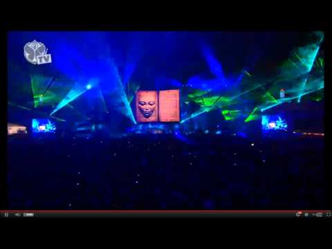 Avicii dropping "Michael Woods - Drop zone (Avicii Remix)" and "ID"