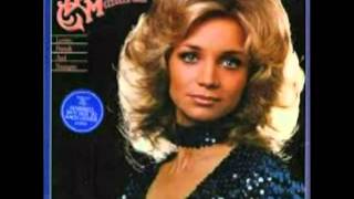 Barbara Mandrell - Holdin&#39; On (To The Love I Got)
