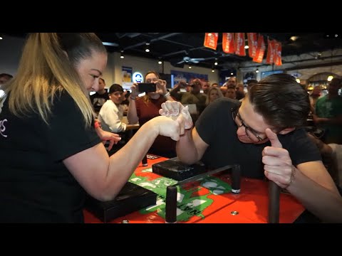 Women's ARMWRESTLING SuperMatch | Court FARWELL vs Sarah COLLINS McKINNEY