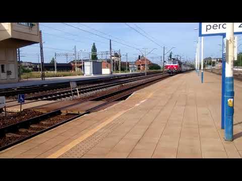 Niepodległa EP09 - 032 z IC MIESZKO