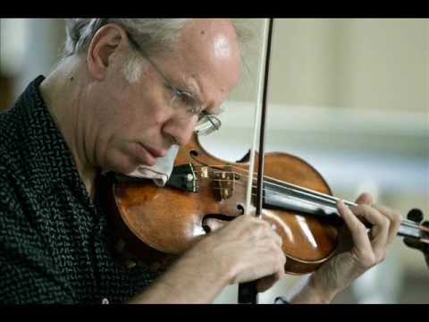 Gidon Kremer plays Mendelssohn Concerto for Violin & Strings in D minor - 2nd mov.