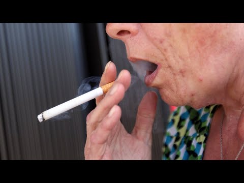 Doctors debate cigarettes' role in mental health