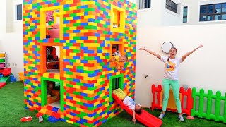 Download lagu Vlad and Niki play with colorful toy blocks and build a three-level house. mp3