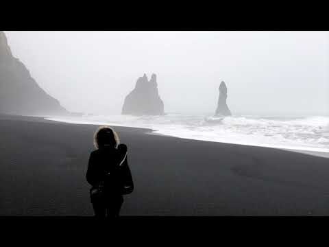 image-What makes the sand black in Iceland?