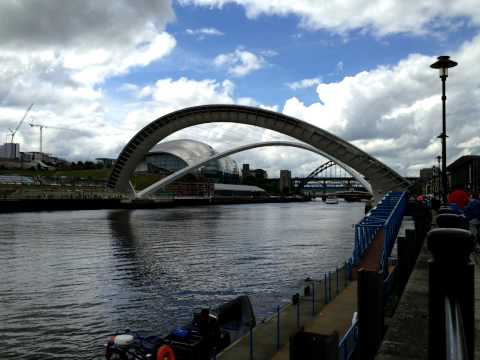 Timelapse of the Newcastle - Gateshead Millennium Bridge opens + closes, uploaded in full HD 1080P