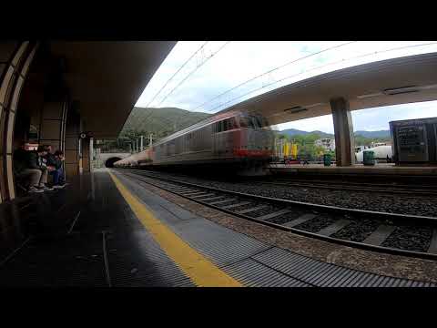 Treno Merci con E652 in transito a Levanto