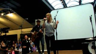 Jennette McCurdy performing Put Your Arms Around Someone
